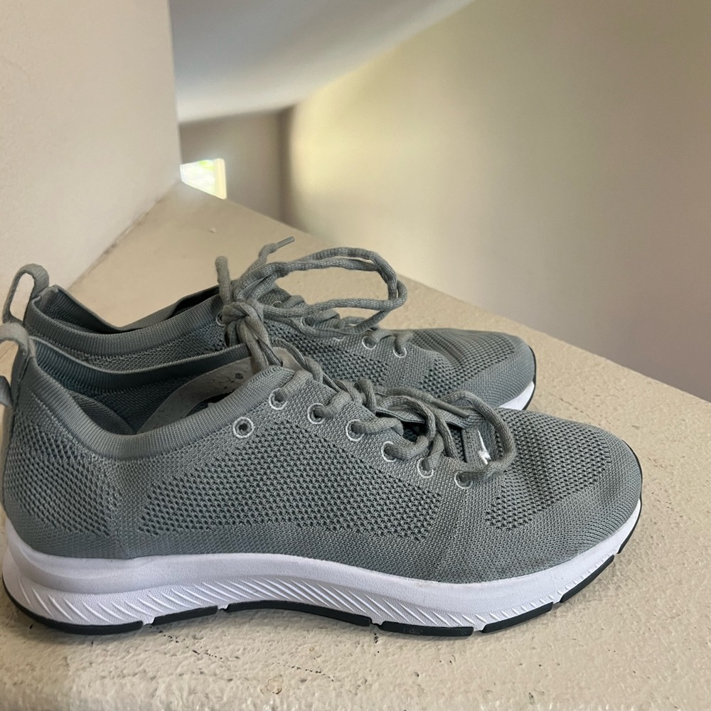 Hylo Light Running Style Sneakers Grey Size Men’s 11.5 Women’s 13